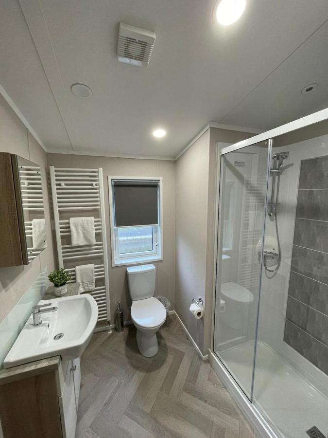 Lotus Lodge With Hot Tub Йорк Екстер'єр фото