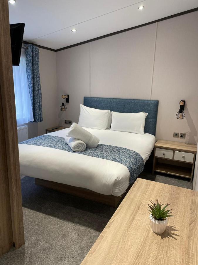 Lotus Lodge With Hot Tub Йорк Екстер'єр фото