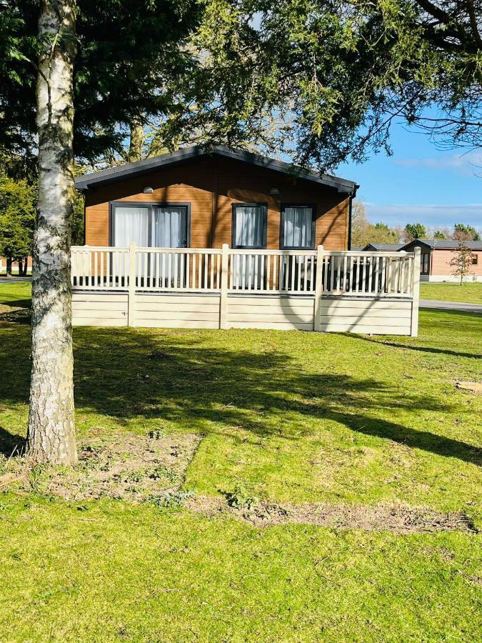 Lotus Lodge With Hot Tub Йорк Екстер'єр фото